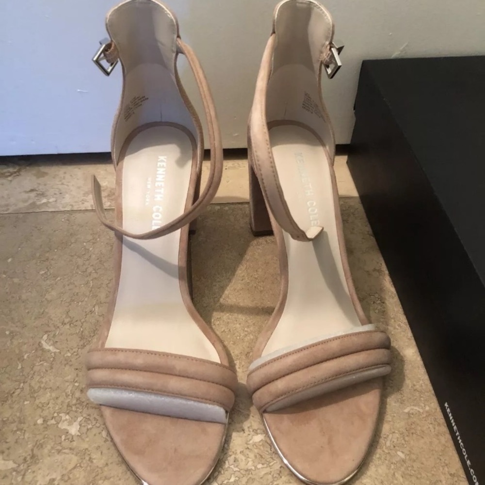 Kenneth Cole Reaction Nude Suede Sandals New 8.5